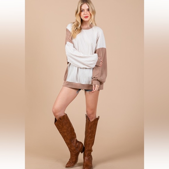 Contrast Textured Knit Sweatshirt - Picture 7 of 7